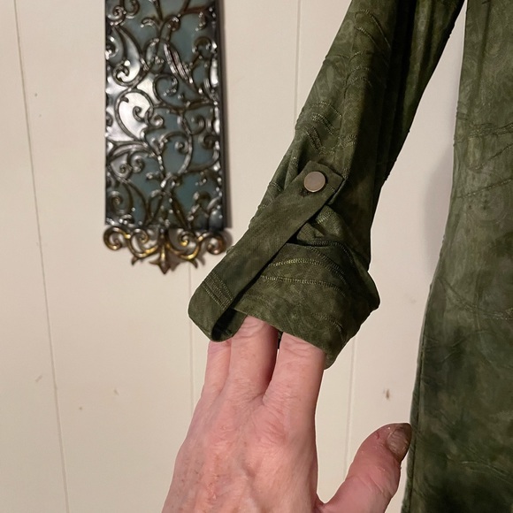 Green blouse - Picture 4 of 7